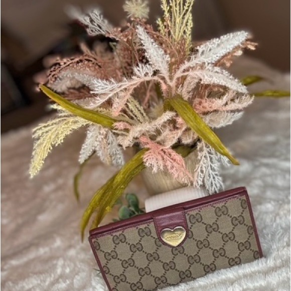 Gucci Brown and Burgundy Wallet - Picture 1 of 3